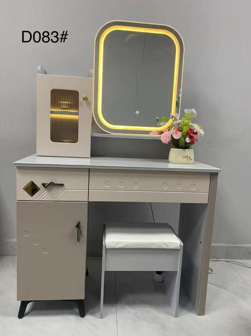 Title: Luxury LED Modern Vanity Dressing Table (D083#)